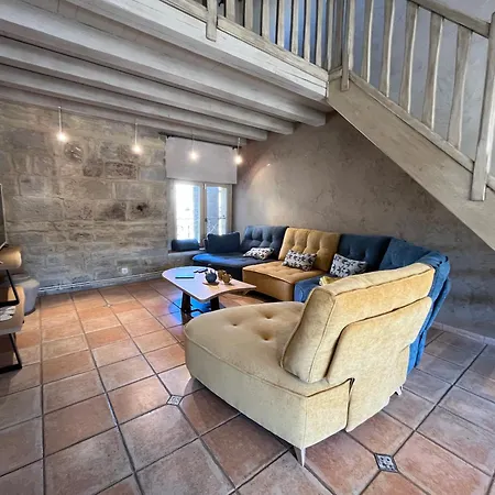 Apartment 2 Balcon Provencal Face Au Chateau De Montaren, A 5 Min D'uzes *