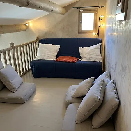 Διαμέρισμα 2 Balcon Provencal Face Au Chateau De Montaren, A 5 Min D'uzes *