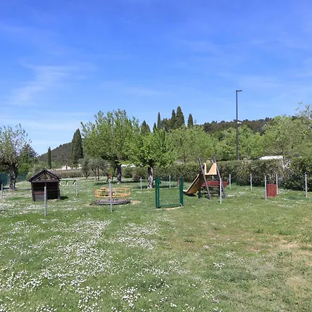 Διαμέρισμα 2 Balcon Provencal Face Au Chateau De Montaren, A 5 Min D'uzes *